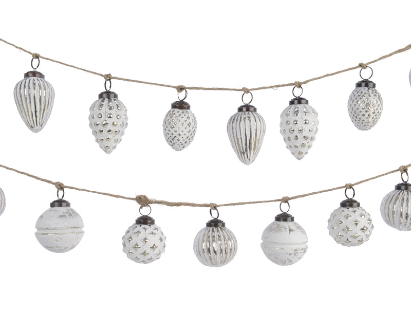 Decoris 47.24 ft. L Bauble Garland